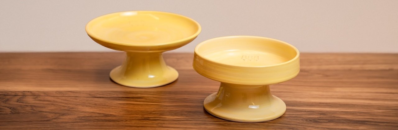 banner de Set de dos comederos de ceramica amarillo elevados para gatos marca LYMA