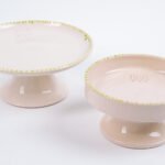 Detalle del Set Comederos Elevado para Gatos Ceramica LYMA - Color beige con borde lima